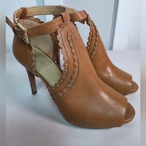 Michael Kors Tan Leather Scalloped Grommet Peep-Toe Ankle Strap Heels - Size 6.5